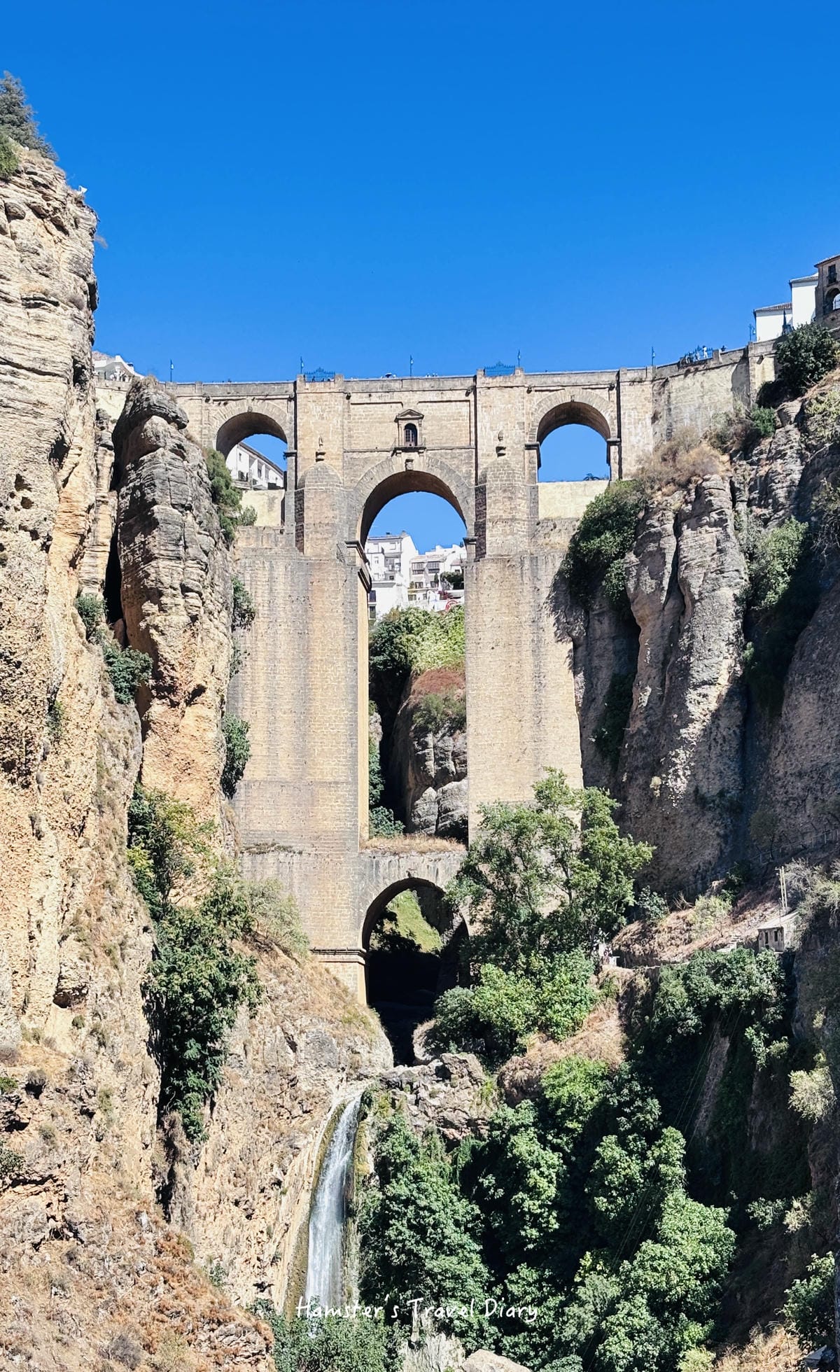 【西班牙】2026隆達 Ronda 一日遊：走進海明威筆下的私奔之城！交通、景點、必拍新橋角度全攻略