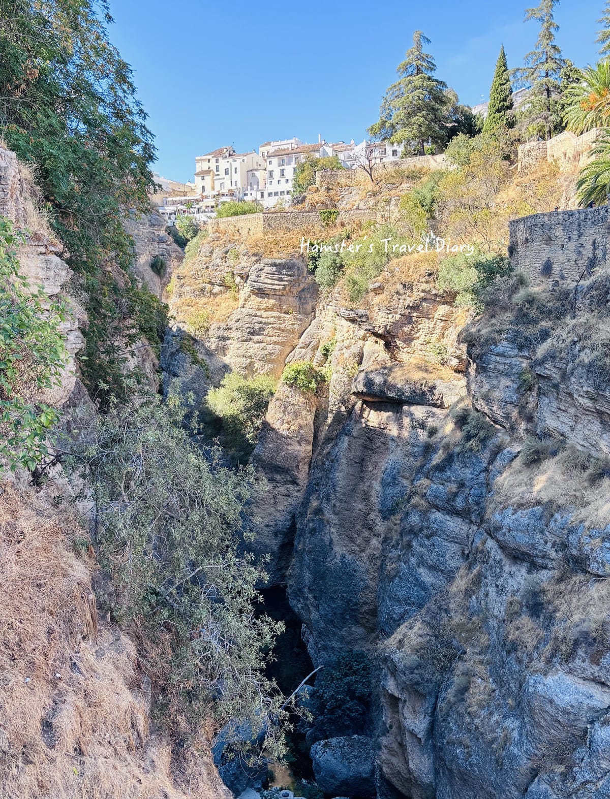 【西班牙】2026隆達 Ronda 一日遊：走進海明威筆下的私奔之城！交通、景點、必拍新橋角度全攻略