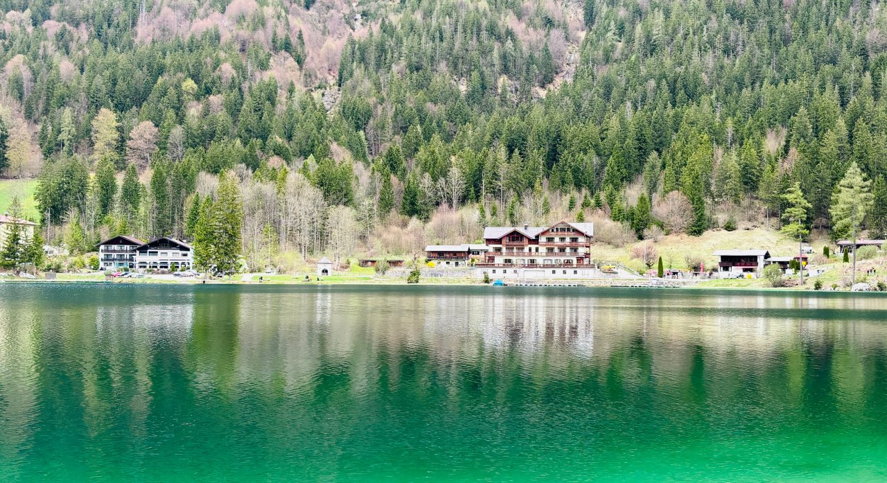 【奧地利湖區】2026藍紹辛特湖 Ramsau Hintersee 一日遊｜薩爾斯堡出發、免門票，比國王湖更好拍